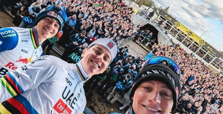 Tour de Flandes: Tadej Pogacar sigue venciendo gracias a la locura de sus rivales