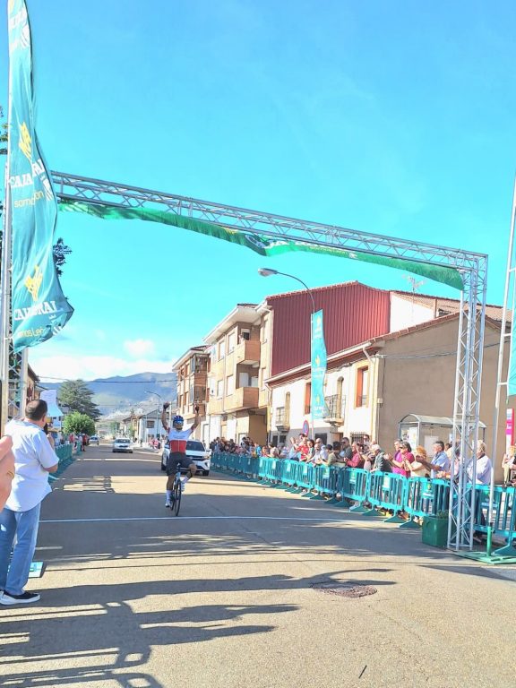 Adrián Prieto (Picusa Academy) triunfa en solitario en el GP Ayuntamiento Villamanín