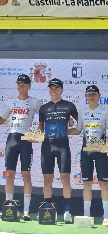 Vuelta a Castilla-La Mancha: Joan Cadena rompe la racha de un Victor Benareau que acaba en el suelo