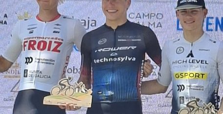 Vuelta a Castilla-La Mancha: Joan Cadena rompe la racha de un Victor Benareau que acaba en el suelo