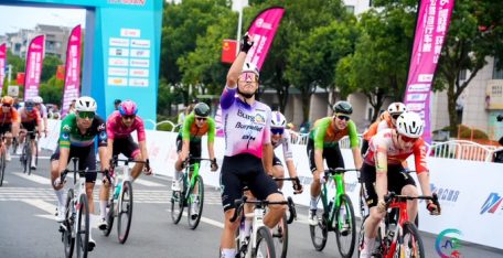 El velocista Daniel Cavia suma otra victoria de prestigio para Burgos-Burpellet