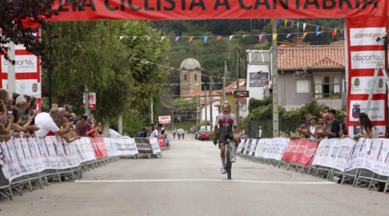 Vuelta a Cantabria júnior: Dexter Townsend impone el acento británico