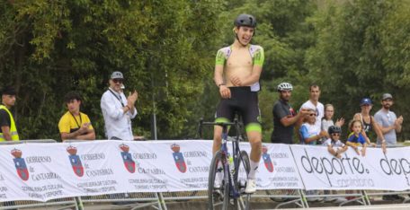 Vuelta a Cantabria júnior: Stan Vernaillen se lleva la primera etapa de la prueba UCI