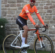 Felipe Orts muestra en Bélgica los nuevos colores y patrocinadores del equipo La Vila Joiosa-Fundación Euskadi