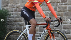 Felipe Orts muestra en Bélgica los nuevos colores y patrocinadores del equipo La Vila Joiosa-Fundación Euskadi