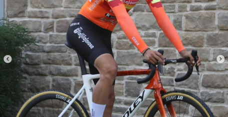 Felipe Orts muestra en Bélgica los nuevos colores y patrocinadores del equipo La Vila Joiosa-Fundación Euskadi