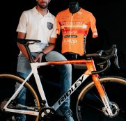 Felipe Orts muestra en Bélgica los nuevos colores y patrocinadores del equipo La Vila Joiosa-Fundación Euskadi
