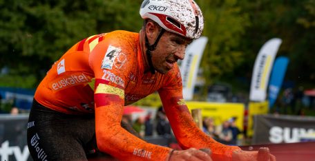 Felipe Orts firma el primer podio de La Vila Joiosa-Fundación Euskadi: ¡tercero en la Nacht van Woerden!